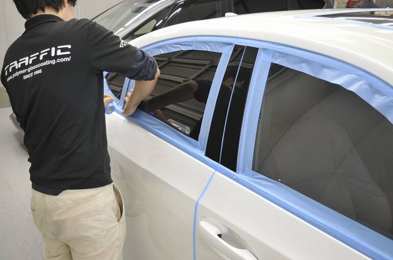 レクサス ES300ｈ　マスキングテープによるサイド部の養生