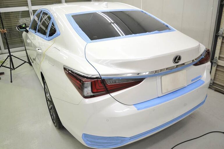 レクサス ES300ｈ　養生完了　左後ろから　全景