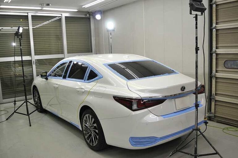 レクサス ES300ｈ　磨き前　特殊ライトのセッティング