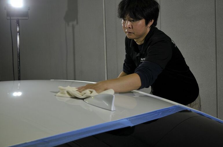 レクサス ES300ｈ　ルーフ部　磨き施工直後　脱脂して傷の状態確認