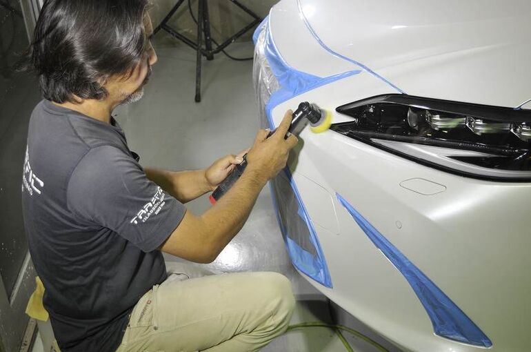レクサス ES300ｈ　フロント部　ミニポリッシャーによる磨き施工