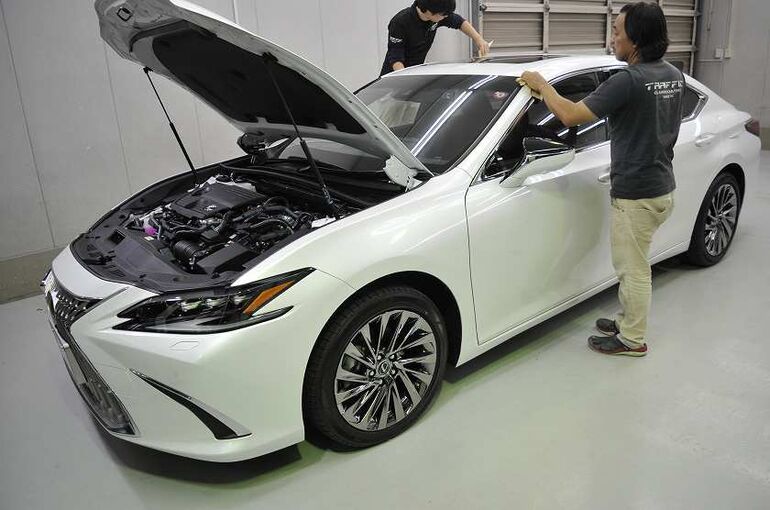 レクサス ES300ｈ　磨き施工完了　全体の清掃