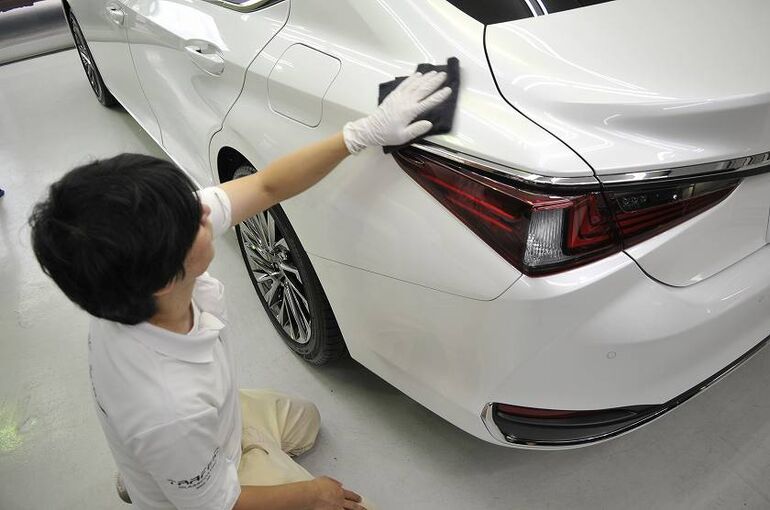 レクサス ES300ｈ　脱脂後に余剰分の拭き取り　2回目