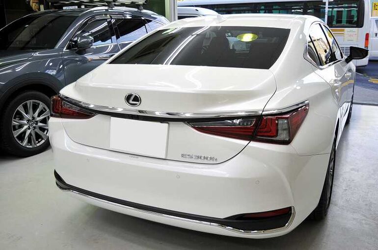 レクサス ES300ｈ　コーティング施工完了　右後ろからの全景