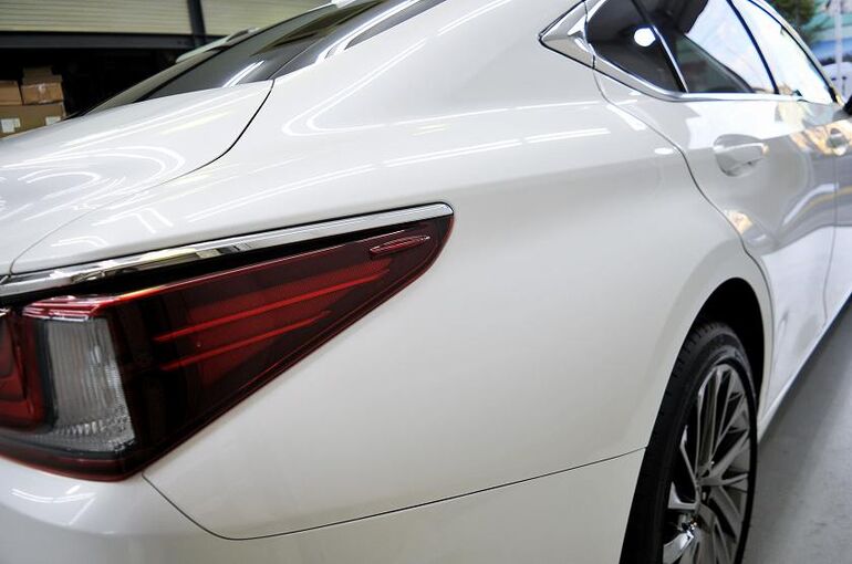 レクサス ES300ｈ　コーティング施工完了　右後方より　サイド部