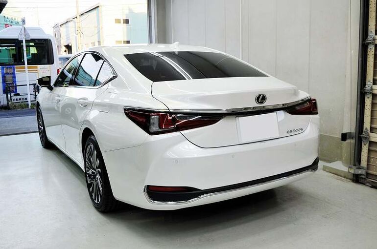 レクサス ES300ｈ　コーティング施工完了　左後方より　全景