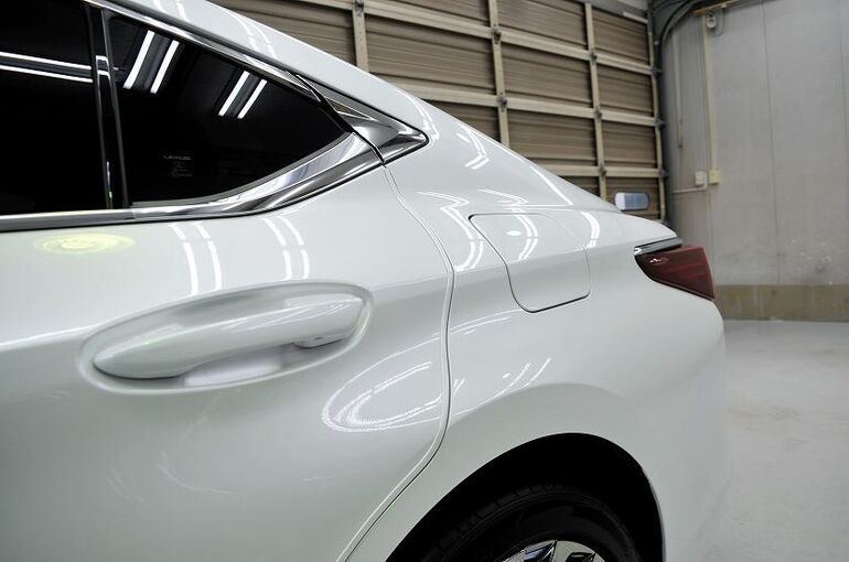 レクサス ES300ｈ　コーティング施工完了　右後方　リアフェンダー部