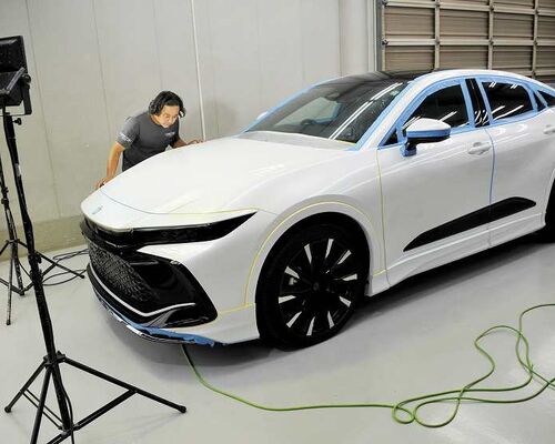 トヨタ　クラウン　クロスオーバー　磨き施工前の塗装面のチェック　ボンネット部