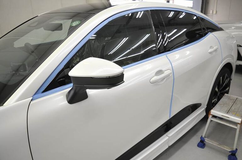 トヨタ　クラウン　クロスオーバー　クレンジング施工前の養生　左ドア