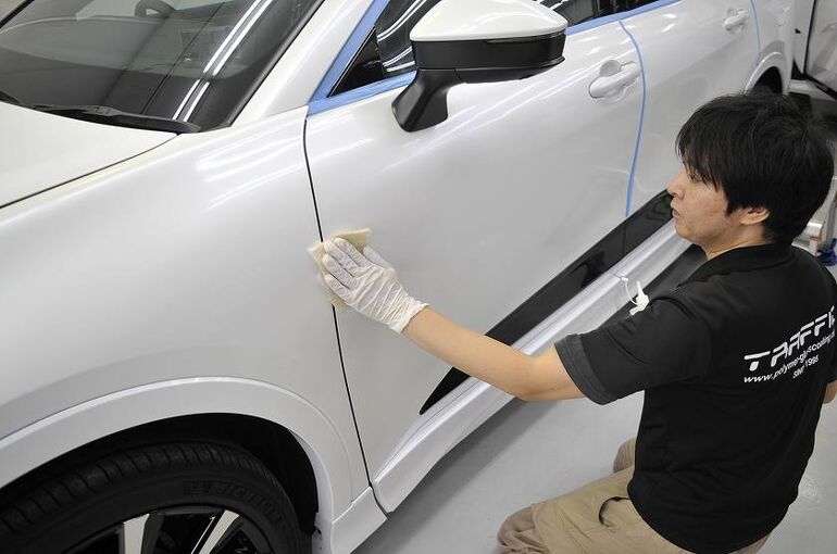 トヨタ　クラウン　クロスオーバー　左ドア部　クレンジング施工