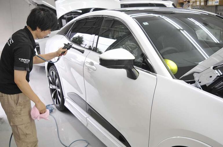 トヨタ　クラウン　クロスオーバー　洗車後のブロワーがけ