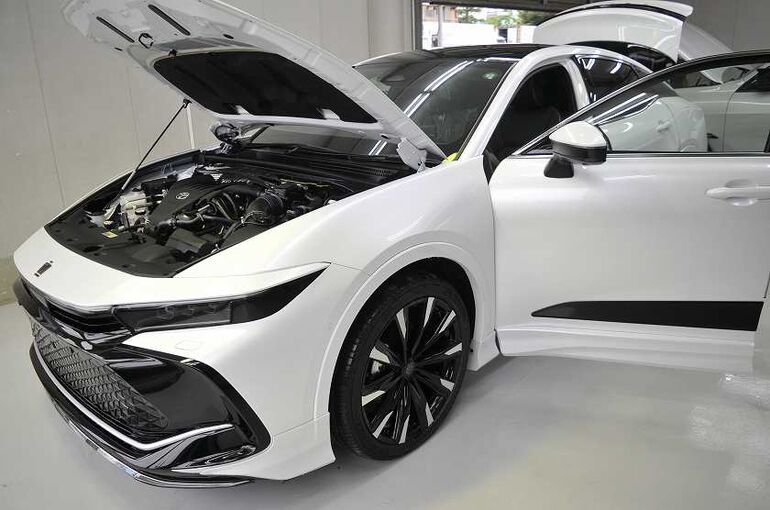 トヨタ　クラウン　クロスオーバー　洗車後　乾燥