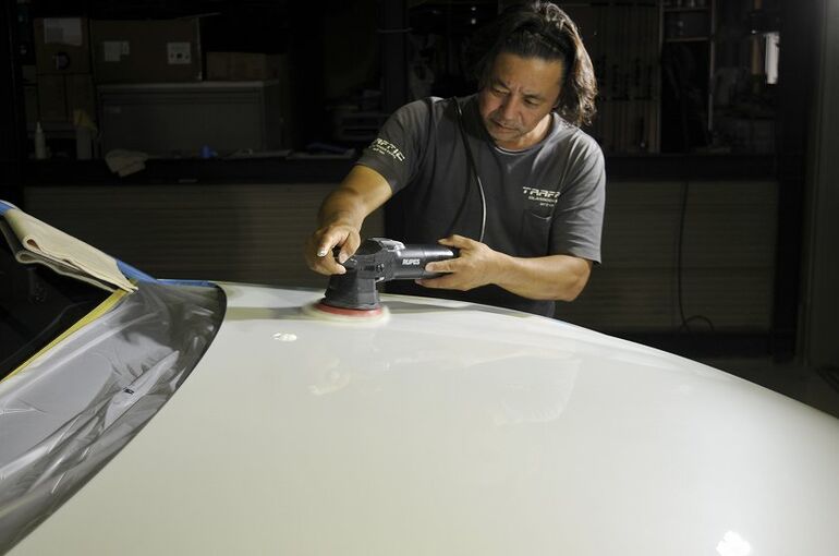 トヨタ　クラウン　クロスオーバー　ボンネット部　試し磨き