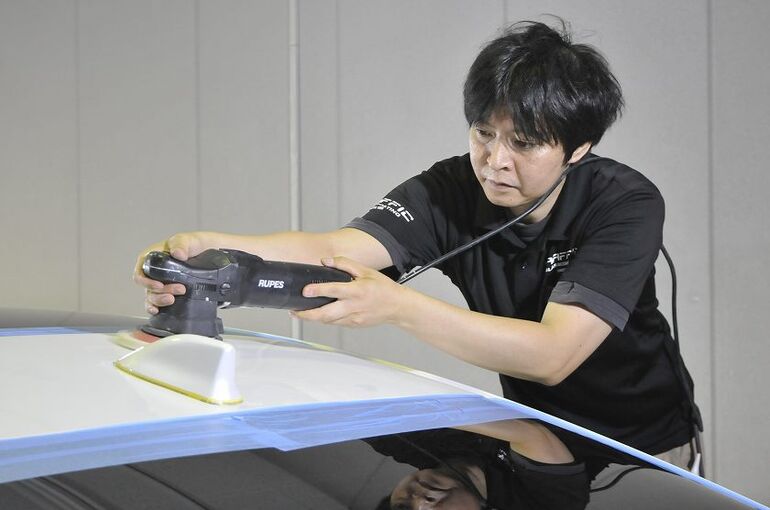 トヨタ　クラウン　クロスオーバー　ルーフ部　磨き施工