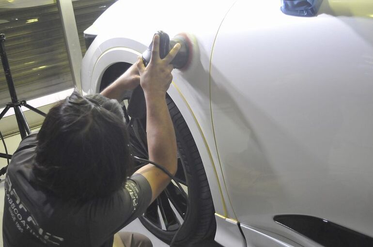 トヨタ　クラウン　クロスオーバー　左フロントフェンダー　磨き施工