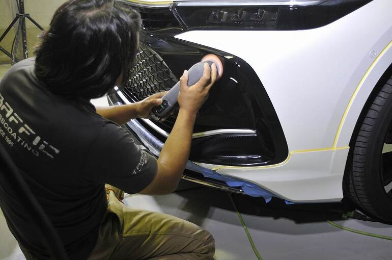 トヨタ　クラウン　クロスオーバー　フロント部　ミニポリッシャー磨き施工