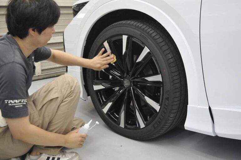 トヨタ　クラウン　クロスオーバー　ホイールコーティング　左前タイヤ