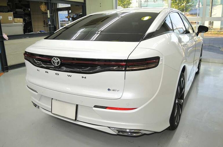 トヨタ　クラウン　クロスオーバー　コーティング施工完了　右後方より全体像