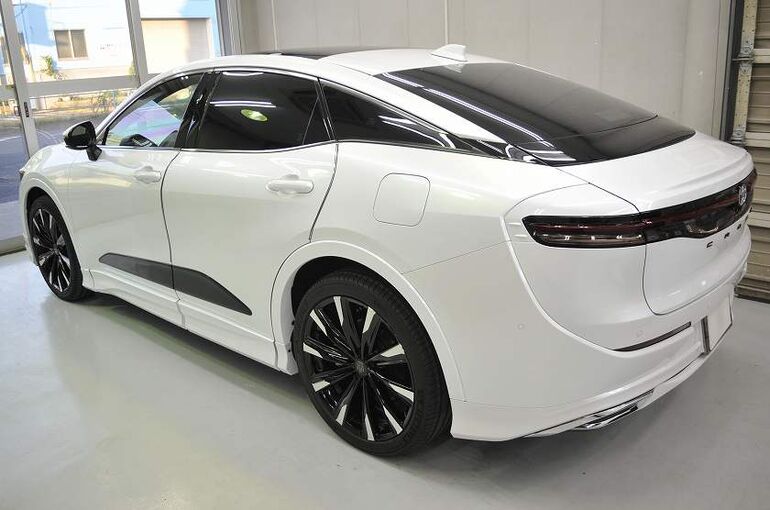 トヨタ　クラウン　クロスオーバー　コーティング施工完了　左後方より全体像