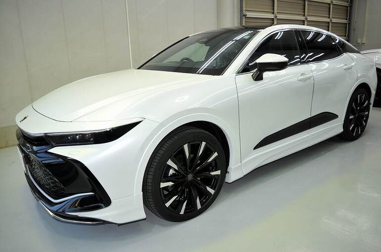 トヨタ　クラウン　クロスオーバー　コーティング施工完了後　左側より全体像