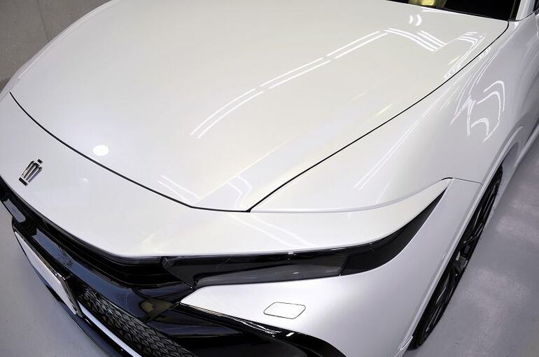 トヨタ　クラウン　クロスオーバー　コーティング施工完了後　ボンネット部　左から