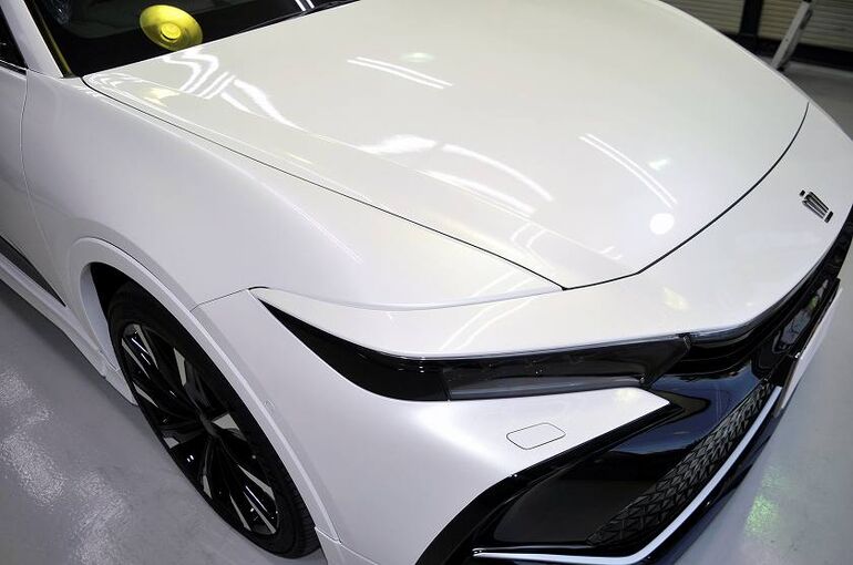 トヨタ　クラウン　クロスオーバー　コーティング施工完了後　ボンネット部　右から