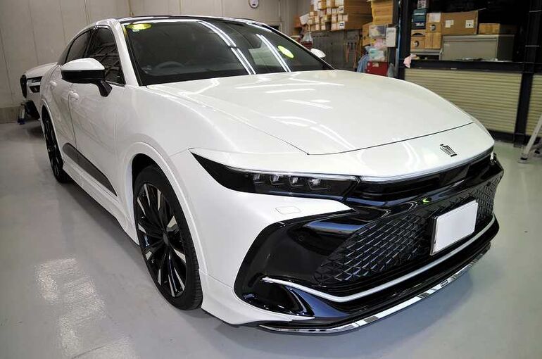 トヨタ　クラウン　クロスオーバー　コーティング施工完了後　　左前から　全体像