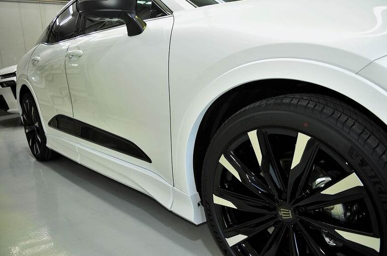 トヨタ　クラウン　クロスオーバー　コーティング施工完了後　右サイド部