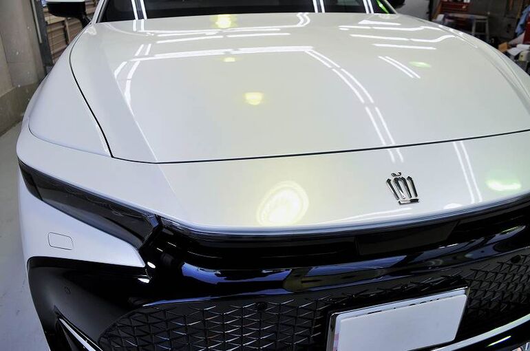 トヨタ　クラウン　クロスオーバー　コーティング施工完了後　ボンネット部　右前からアップ