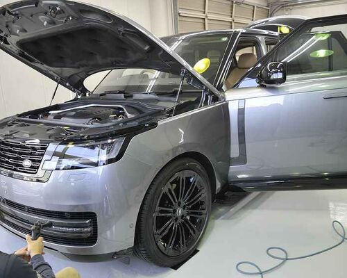 レンジローバー オートバイオグラフィ　洗車後　ブロワーで水滴の除去