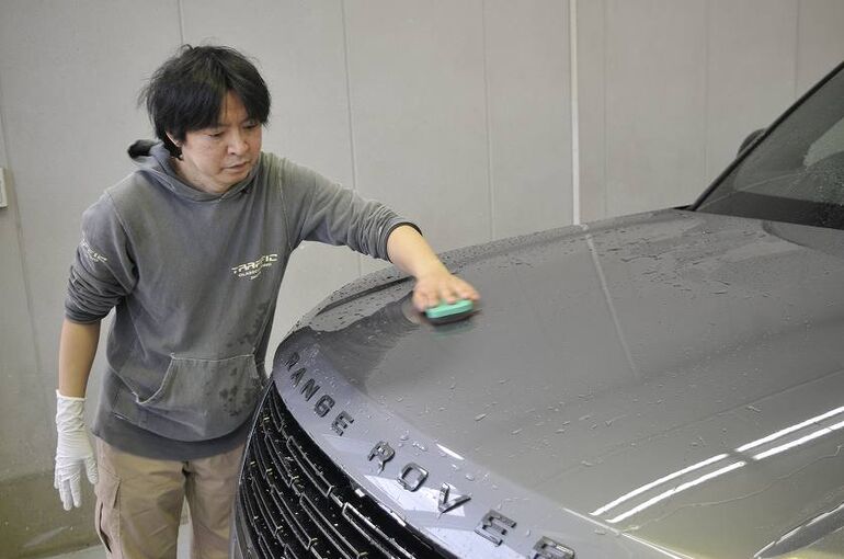 レンジローバー オートバイオグラフィ　洗車後の鉄粉除去　ボンネット部