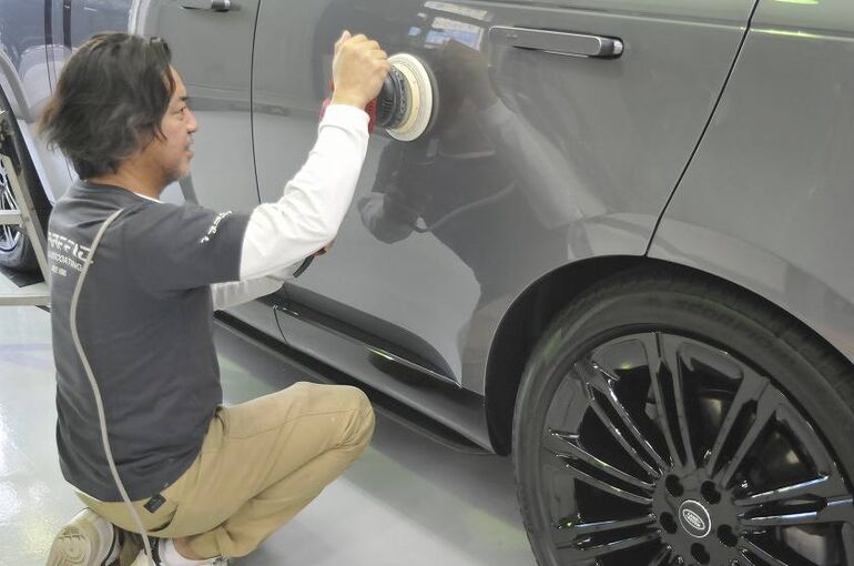 レンジローバー オートバイオグラフィ　磨き施工　サイド部