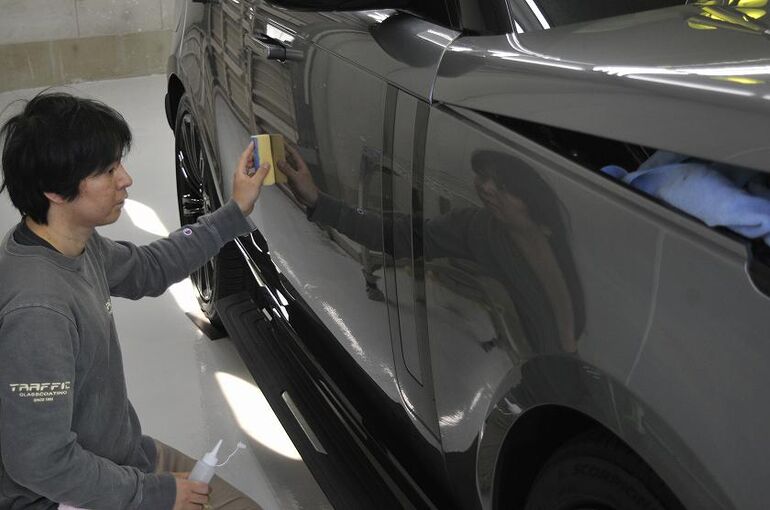 レンジローバー オートバイオグラフィ　磨き施工後　コーティング剤の塗布　右サイド部