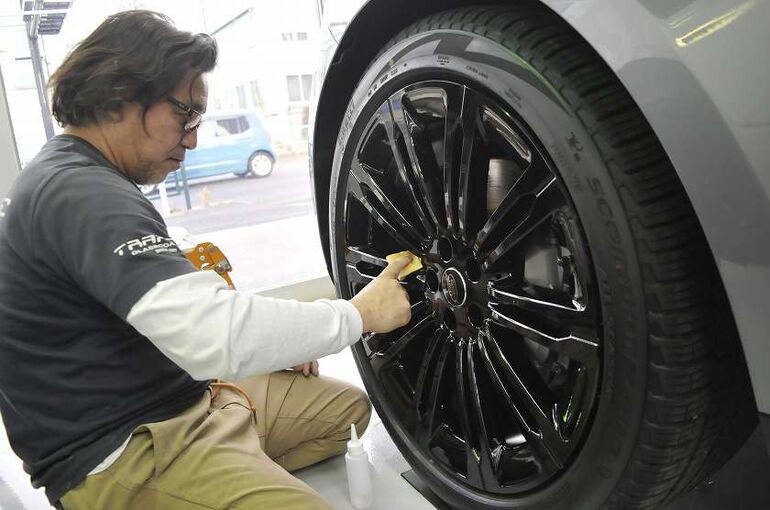 レンジローバー オートバイオグラフィ　磨き施工後　ホイールコーティング剤の塗布