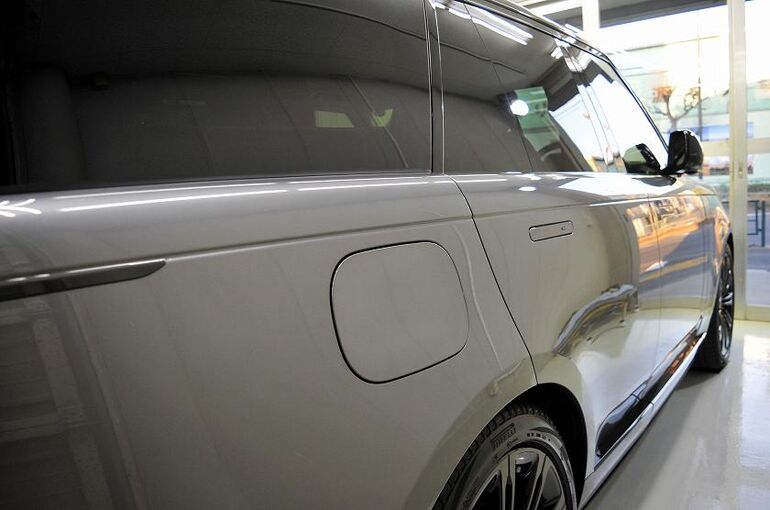 レンジローバー オートバイオグラフィ　コーティング施工後　右側面からの構図　サイド部