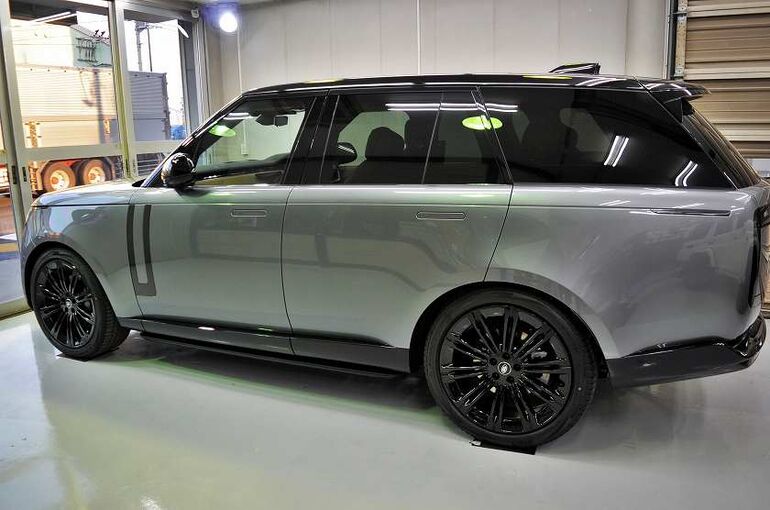 レンジローバー オートバイオグラフィ　コーティング施工後　左側面からの構図　全体像