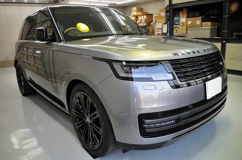 レンジローバー オートバイオグラフィ　コーティング施工後　右前からの構図　全体像