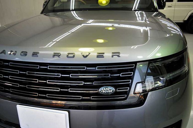 レンジローバー オートバイオグラフィ　コーティング施工後　左正面からの構図　