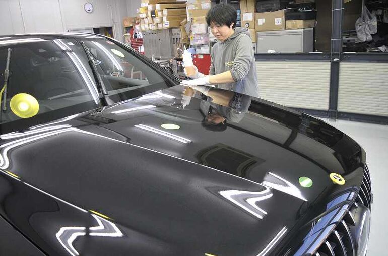 メルセデスAMG  GLC43クーペ　クレンジング剤の塗布