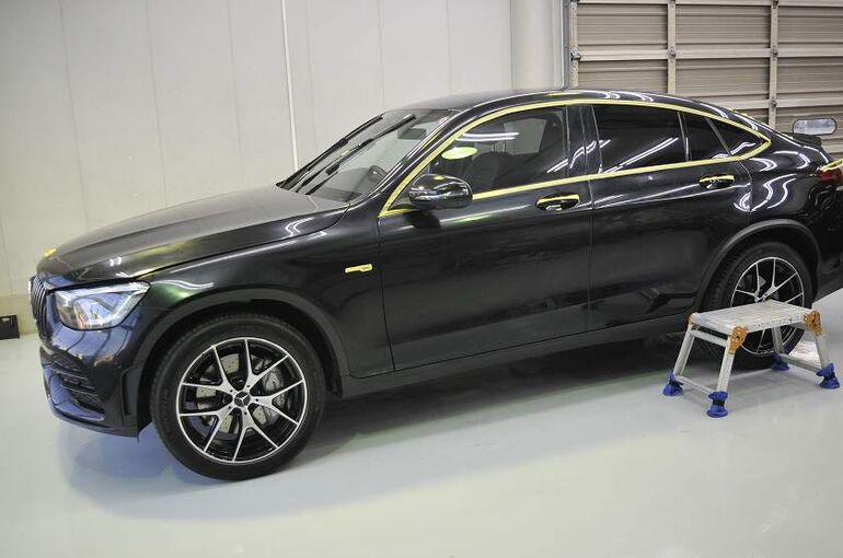 メルセデスAMG  GLC43クーペ　クレンジング剤の塗布後　左側面