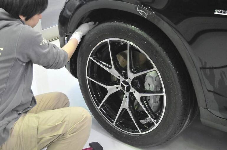 メルセデスAMG  GLC43クーペ　タイヤハウス洗浄