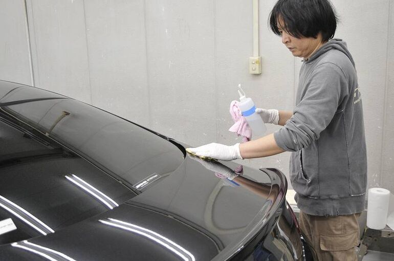 メルセデスAMG　C63S　脱脂剤によるボディのワックス除去