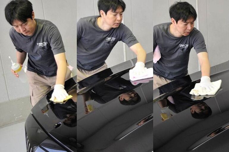 メルセデスAMG　C63S　コーティング塗布前の脱脂　脱脂剤を塗布してから拭き上げて、さらにもう一回拭き上げてる写真