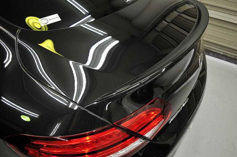 メルセデスAMG　C63S　下地処理、磨き、コーティング施工後のトランク部左サイドの写真