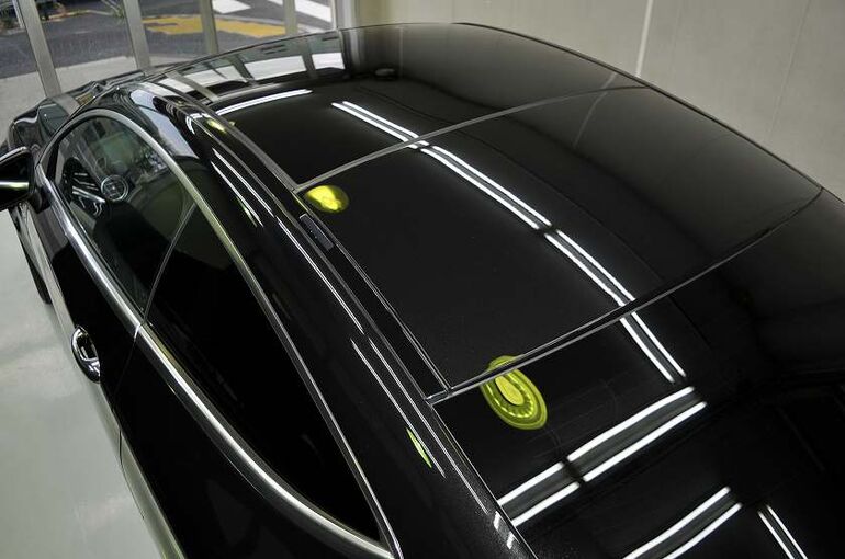 メルセデスAMG　C63S　下地処理、磨き、コーティング施工後のルーフ部の写真