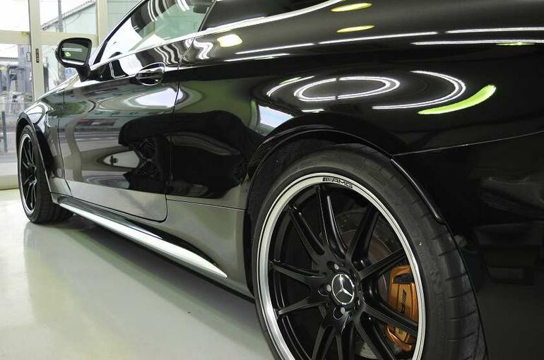 メルセデスAMG　C63S　下地処理、磨き、コーティング施工後の左サイドドア部の写真