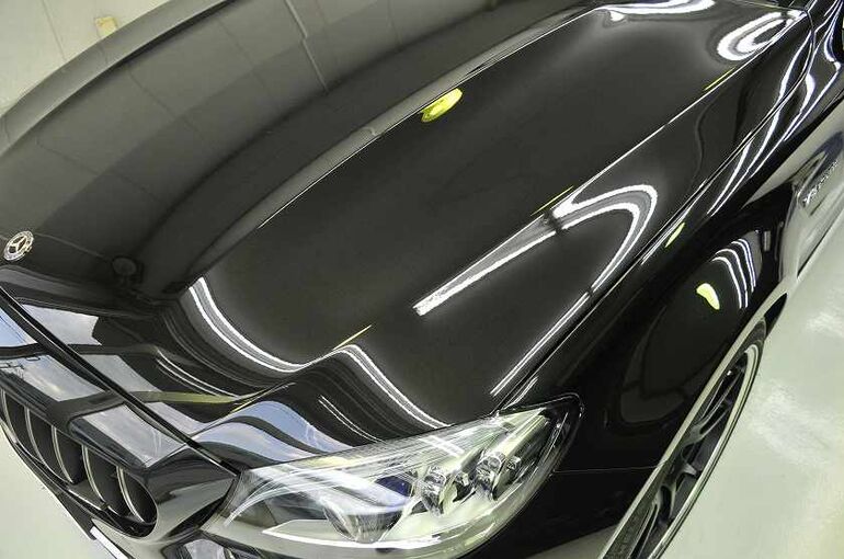メルセデスAMG　C63S　下地処理、磨き、コーティング施工後のエンジンフード上部、左サイドの写真