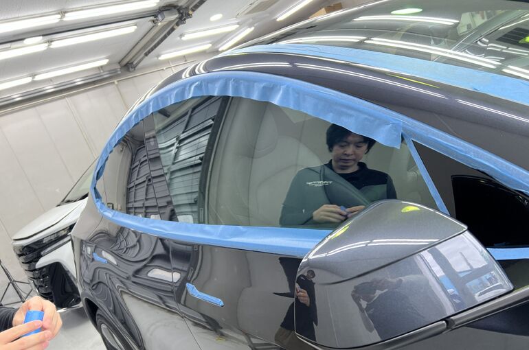 テスラ　モデル3　磨き前マスキング施工写真