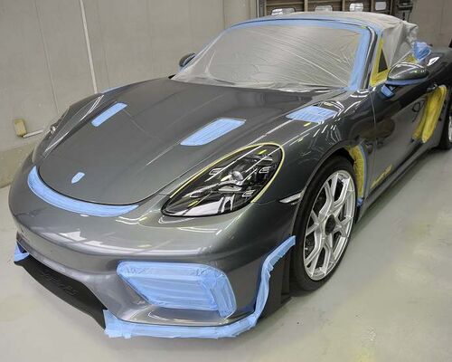 ポルシェ 718 スパイダーRS　トラフィックガラスコーティング　磨き施工前　養生