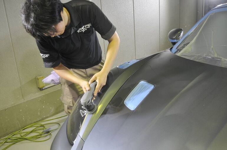 ポルシェ 718 スパイダーRS　トラフィックガラスコーティング施工　磨き施工　右フロントフェンダー部